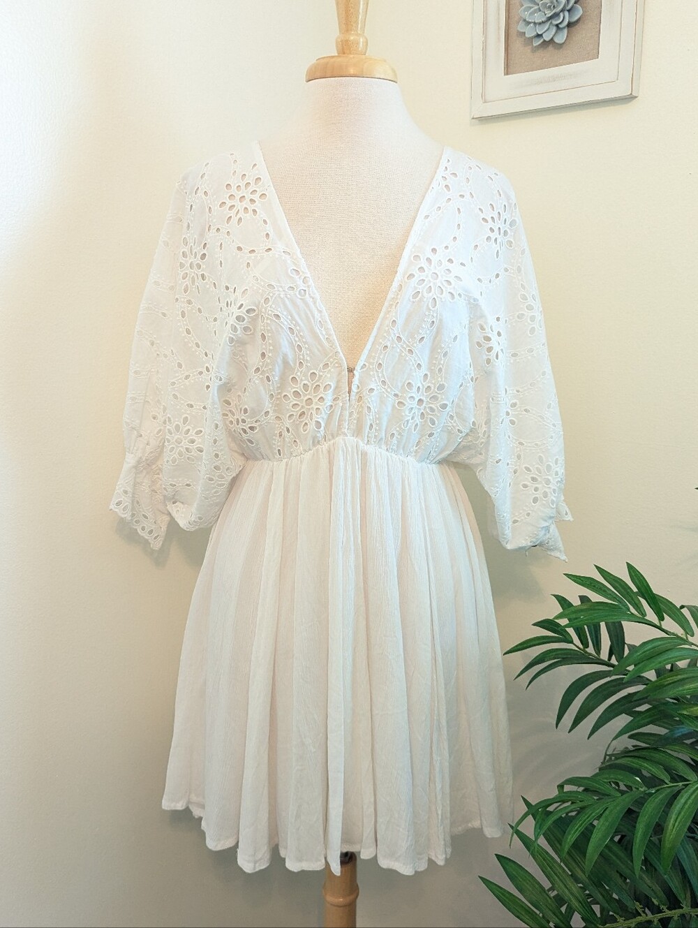 Olivaceous Bohemian Sheer Lace Eyelet White Quarter Sleeve Mini Dress Large